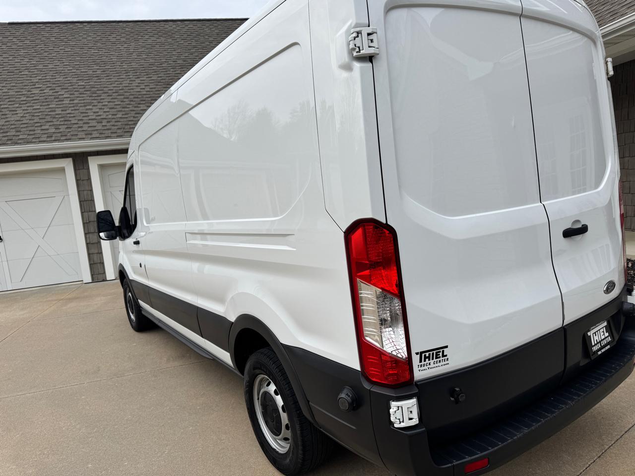 Ford Transit Cargo Van T-250 148" Med Rf 9000 GVWR Sliding RH Dr 2015