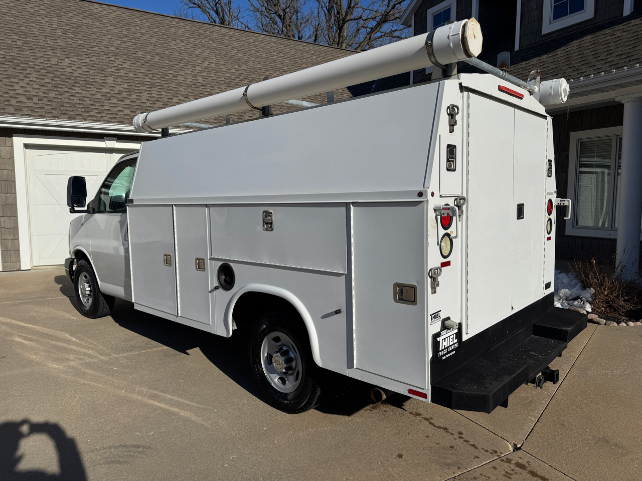 Chevrolet Express Commercial Cutaway RWD 3500 139" WB Work Van 2011