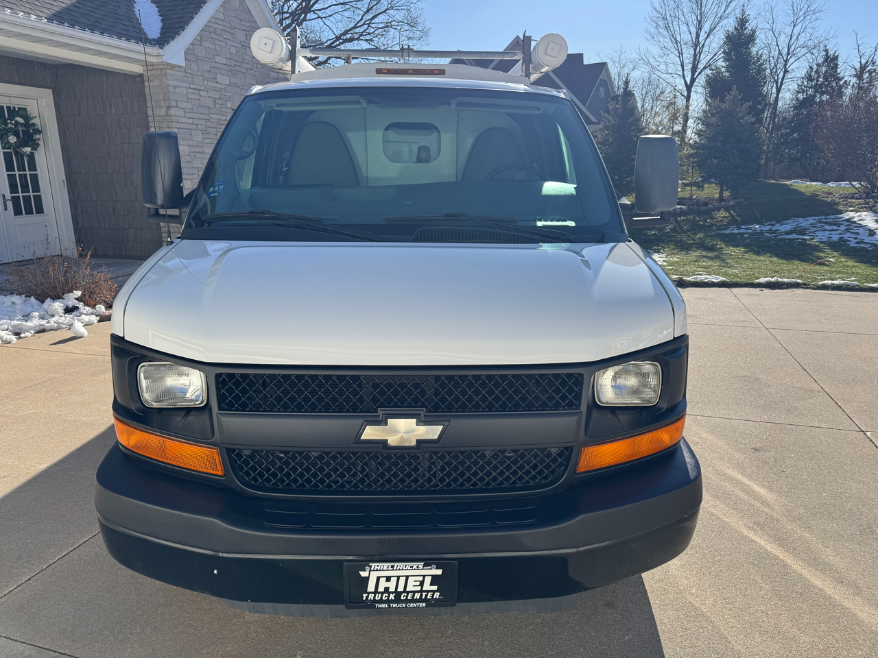 Chevrolet Express Commercial Cutaway RWD 3500 139" WB Work Van 2011