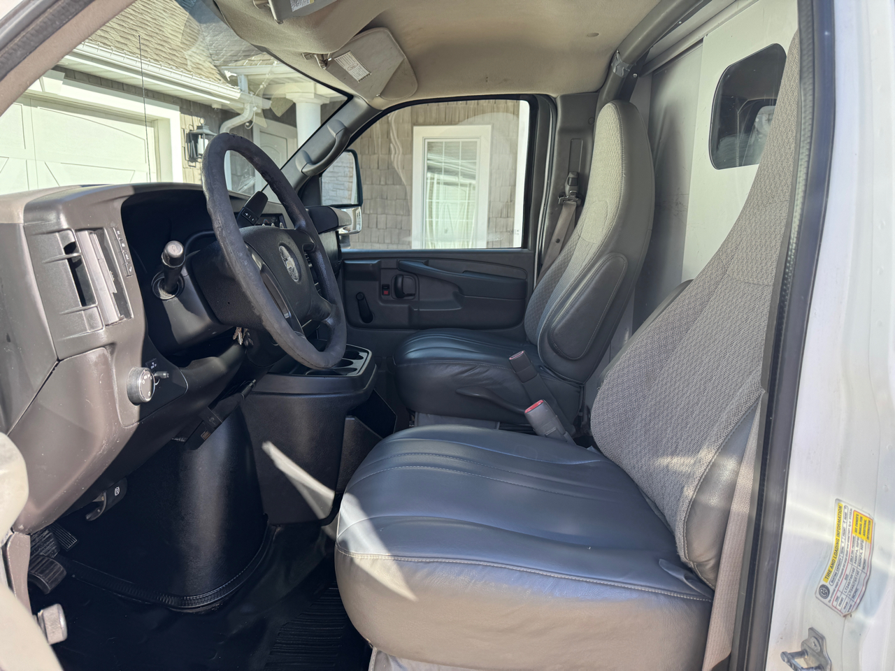 Chevrolet Express Commercial Cutaway RWD 3500 139" WB Work Van 2011