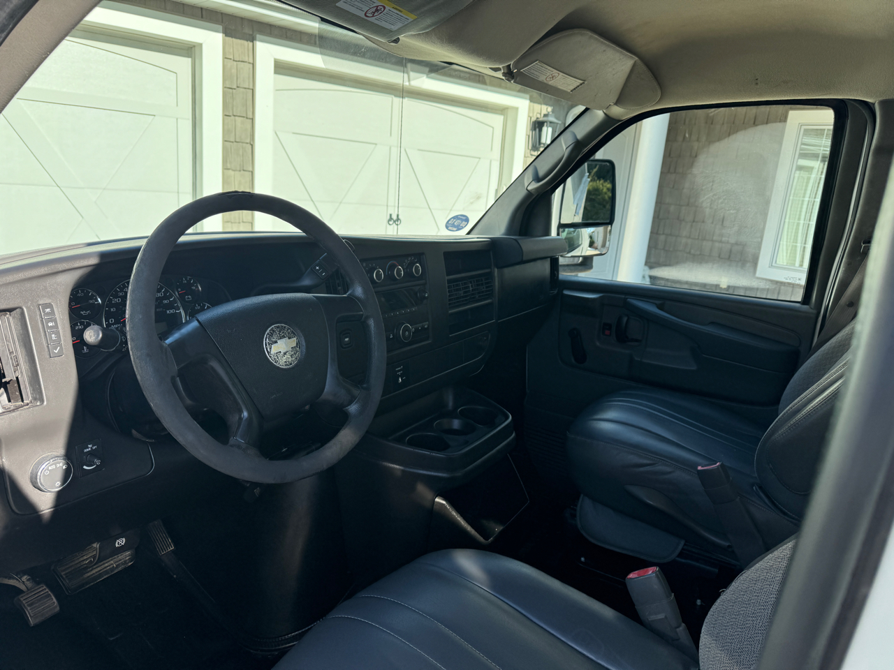 Chevrolet Express Commercial Cutaway RWD 3500 139" WB Work Van 2011