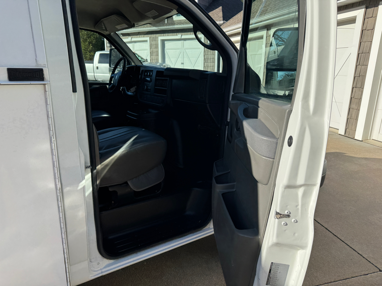 Chevrolet Express Commercial Cutaway RWD 3500 139" WB Work Van 2011