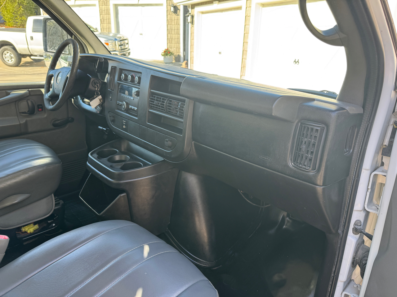 Chevrolet Express Commercial Cutaway RWD 3500 139" WB Work Van 2011