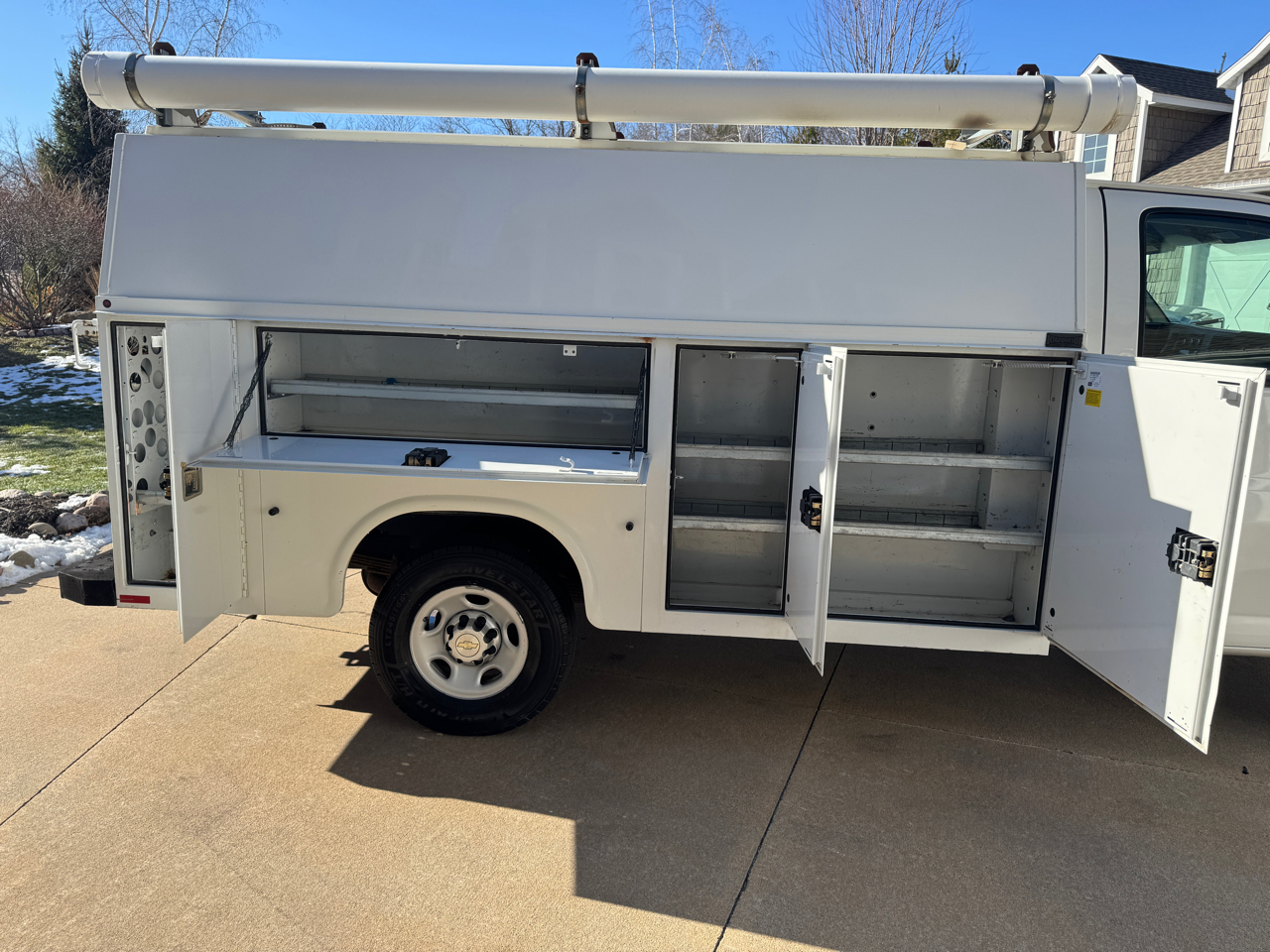 Chevrolet Express Commercial Cutaway RWD 3500 139" WB Work Van 2011