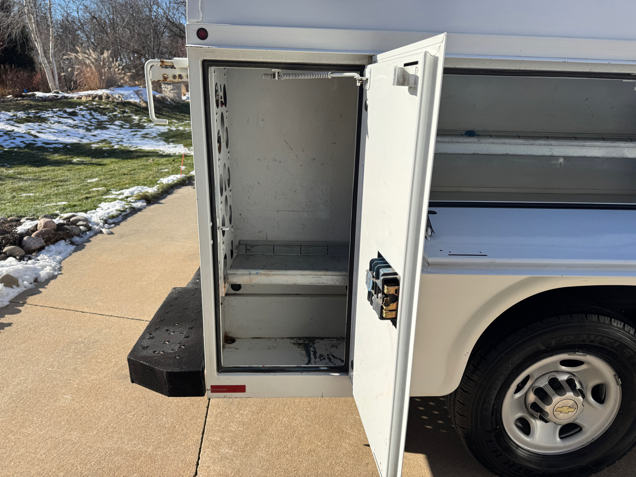 Chevrolet Express Commercial Cutaway RWD 3500 139" WB Work Van 2011