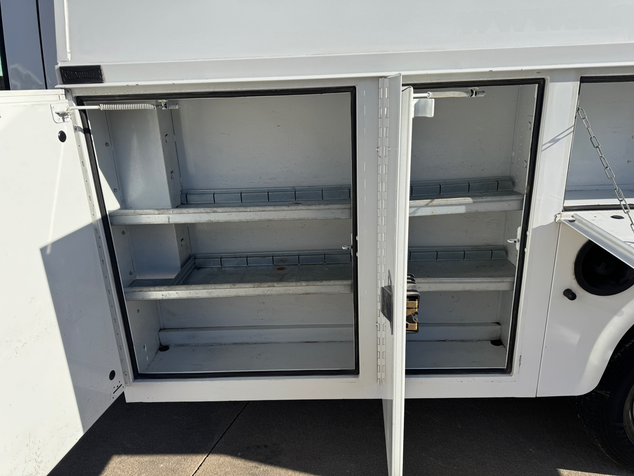 Chevrolet Express Commercial Cutaway RWD 3500 139" WB Work Van 2011