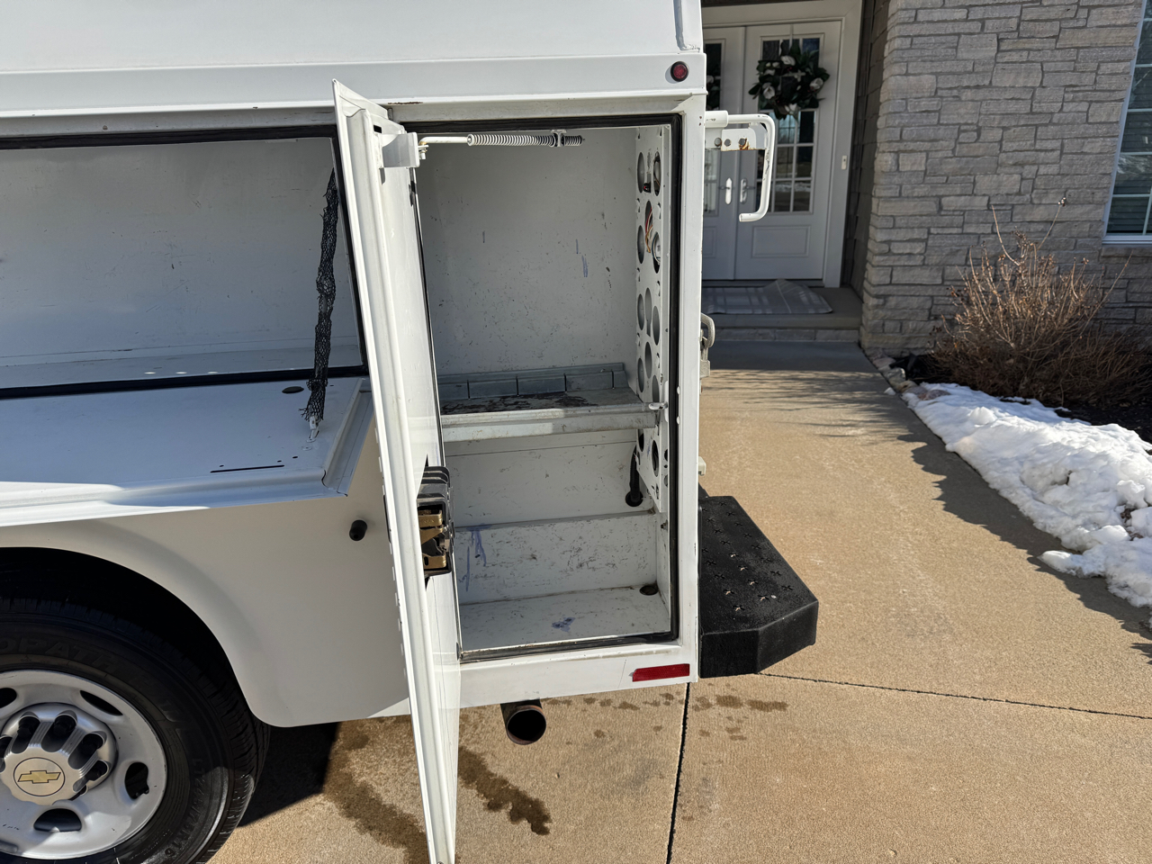 Chevrolet Express Commercial Cutaway RWD 3500 139" WB Work Van 2011