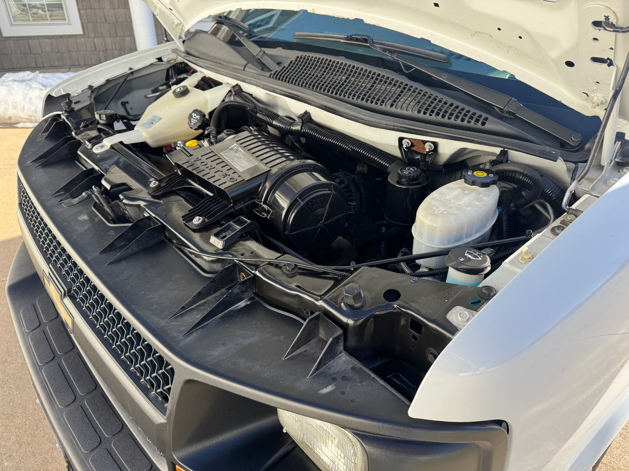 Chevrolet Express Commercial Cutaway RWD 3500 139" WB Work Van 2011