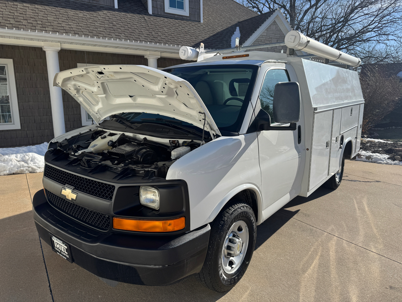 Chevrolet Express Commercial Cutaway RWD 3500 139" WB Work Van 2011
