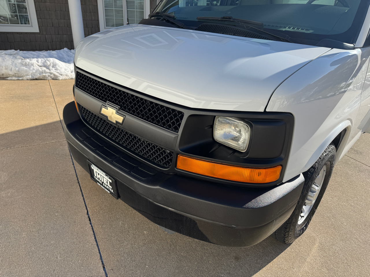 Chevrolet Express Commercial Cutaway RWD 3500 139" WB Work Van 2011