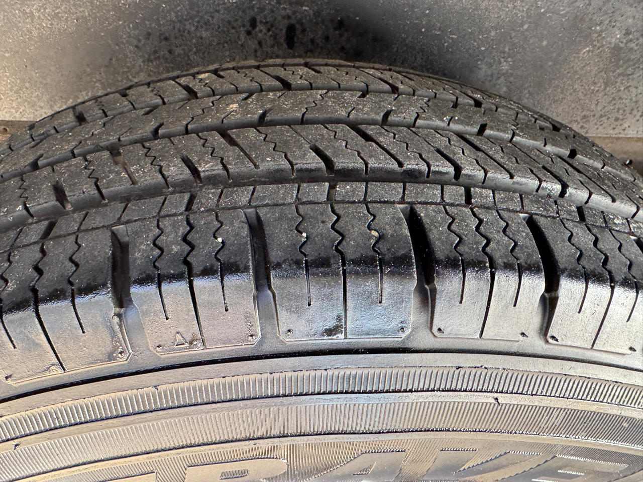 Chevrolet Express Commercial Cutaway RWD 3500 139" WB Work Van 2011