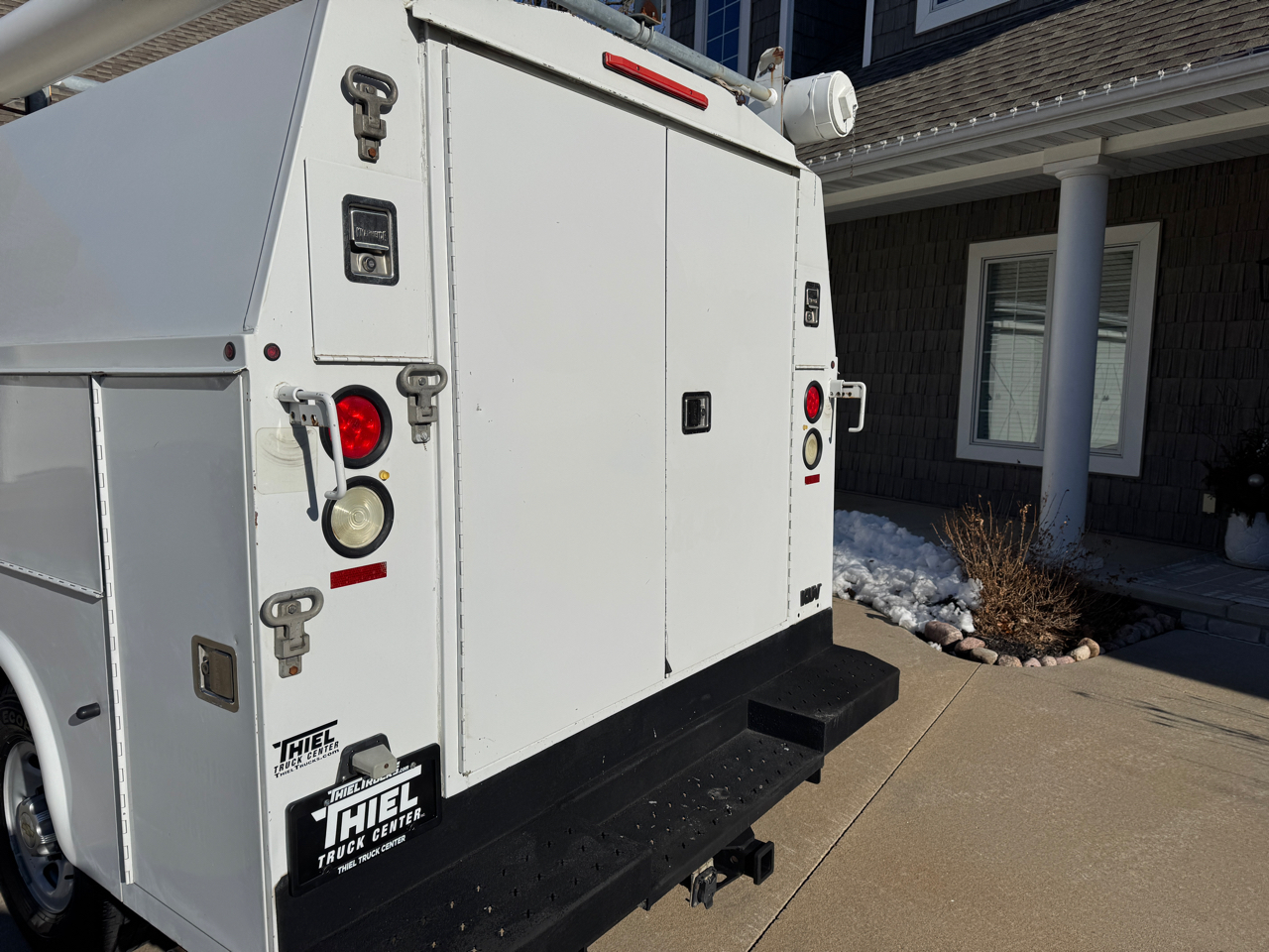 Chevrolet Express Commercial Cutaway RWD 3500 139" WB Work Van 2011