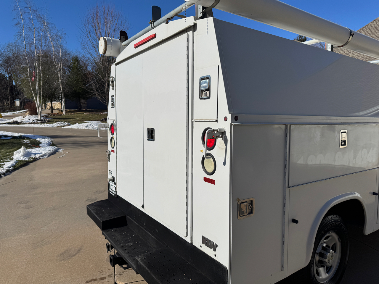 Chevrolet Express Commercial Cutaway RWD 3500 139" WB Work Van 2011