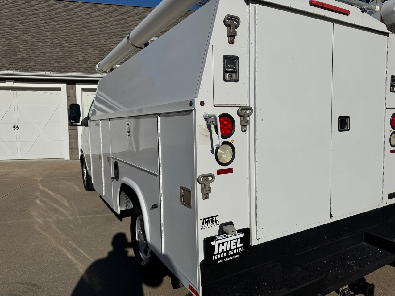 Chevrolet Express Commercial Cutaway RWD 3500 139" WB Work Van 2011