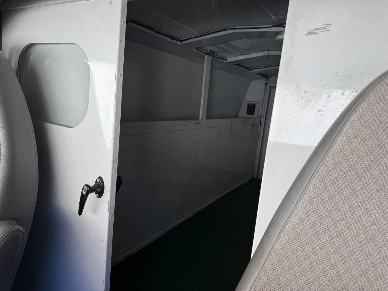 Chevrolet Express Commercial Cutaway RWD 3500 139" WB Work Van 2011