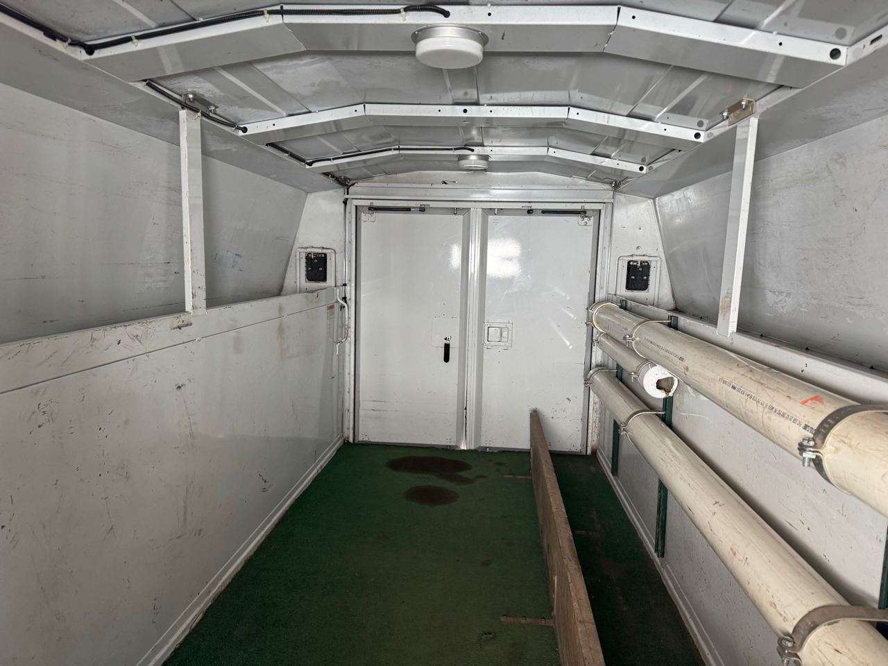 Chevrolet Express Commercial Cutaway RWD 3500 139" WB Work Van 2011