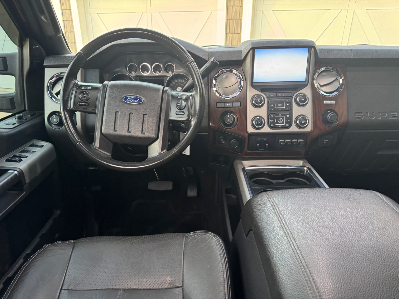 Ford Super Duty F-350 SRW 4WD Crew Cab 156" Lariat 2015