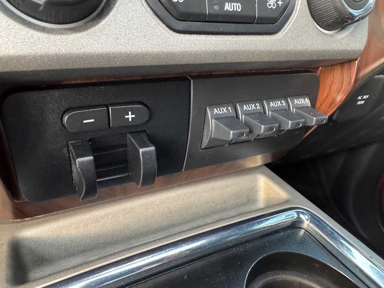 Ford Super Duty F-350 SRW 4WD Crew Cab 156" Lariat 2015