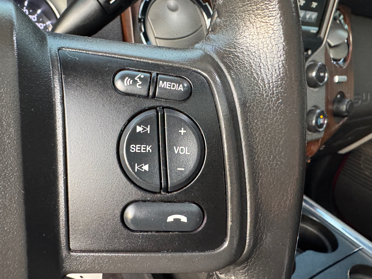 Ford Super Duty F-350 SRW 4WD Crew Cab 156" Lariat 2015