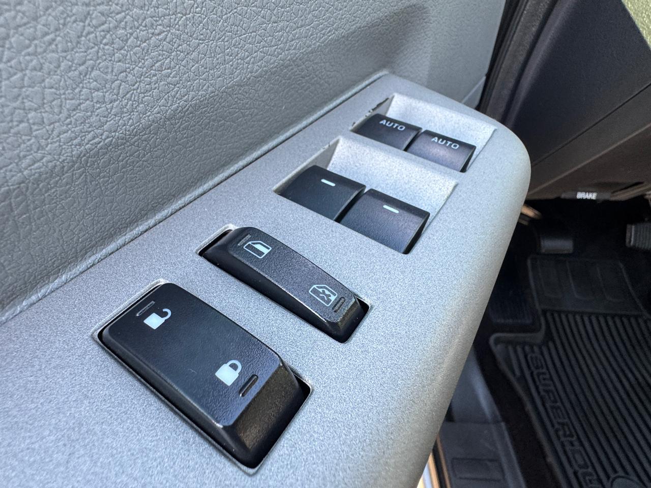 Ford Super Duty F-350 SRW 4WD Crew Cab 156" XLT 2015