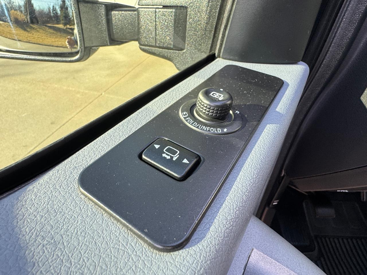 Ford Super Duty F-350 SRW 4WD Crew Cab 156" XLT 2015