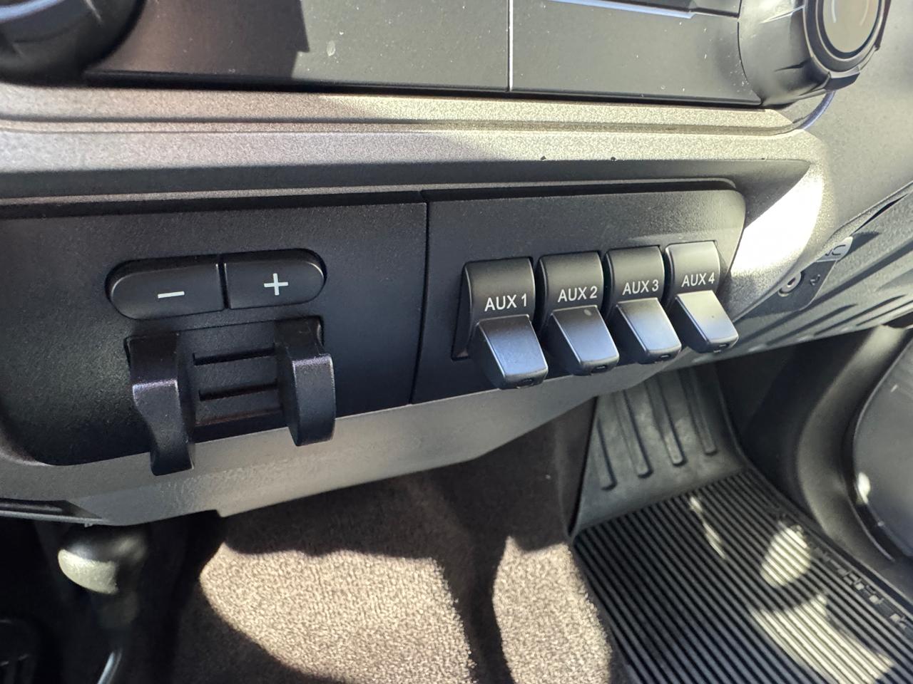 Ford Super Duty F-350 SRW 4WD Crew Cab 156" XLT 2015