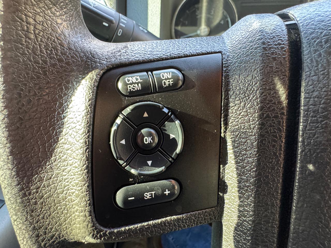 Ford Super Duty F-350 SRW 4WD Crew Cab 156" XLT 2015