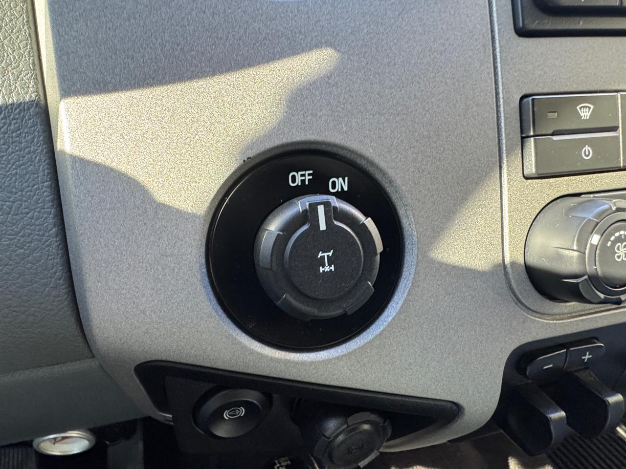 Ford Super Duty F-350 SRW 4WD Crew Cab 156" XLT 2015