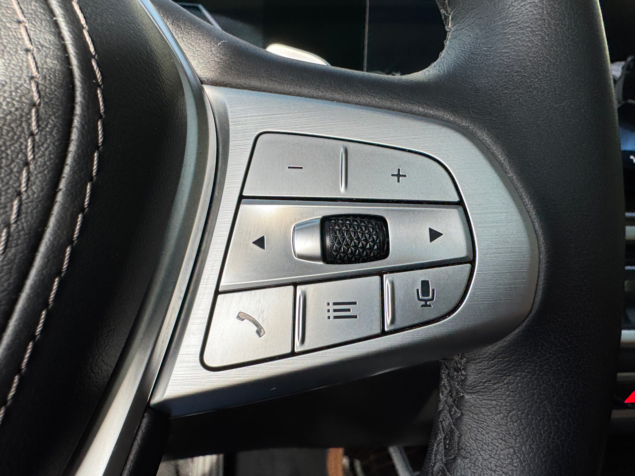 BMW X7 xDrive40i Sports Activity Vehicle 2024