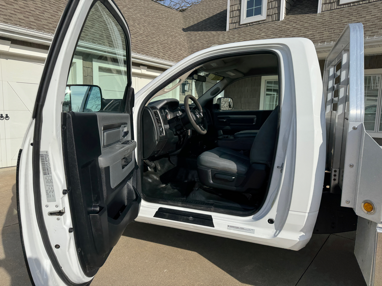 RAM 3500 4WD Reg Cab 143" WB 60" CA Tradesman 2015