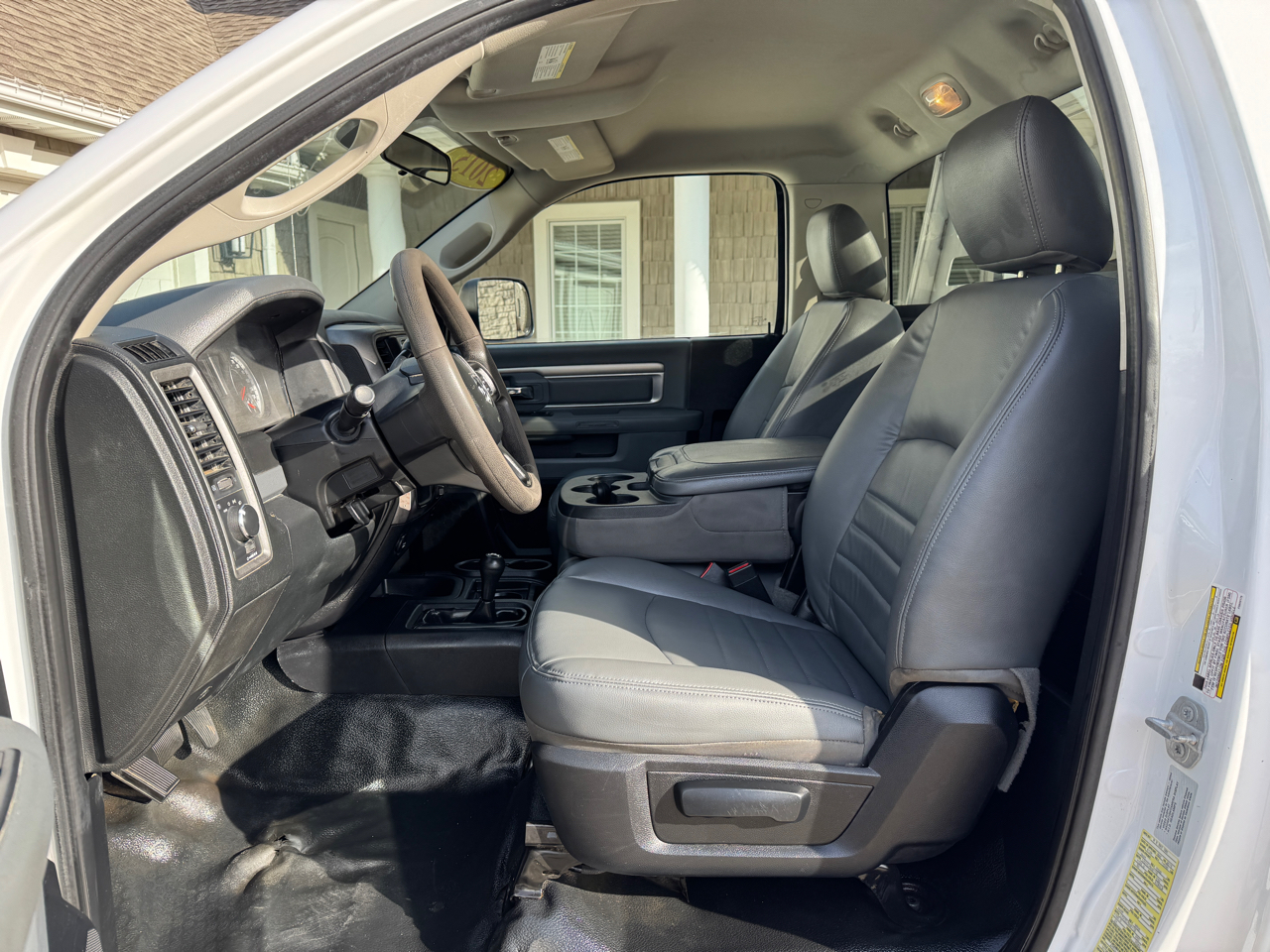 RAM 3500 4WD Reg Cab 143" WB 60" CA Tradesman 2015