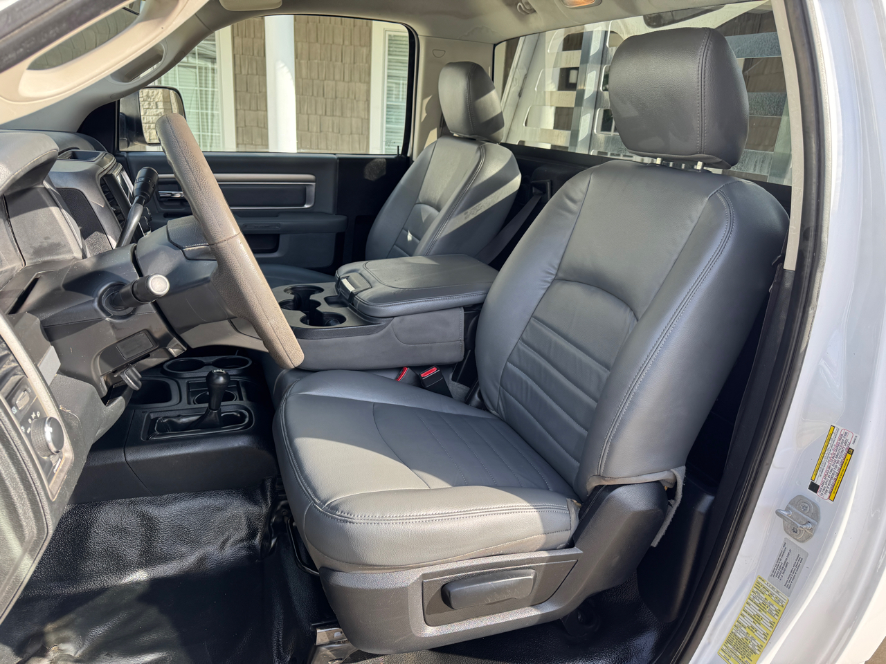 RAM 3500 4WD Reg Cab 143" WB 60" CA Tradesman 2015