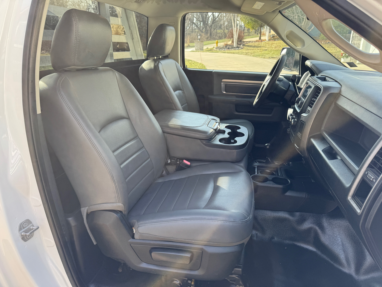 RAM 3500 4WD Reg Cab 143" WB 60" CA Tradesman 2015