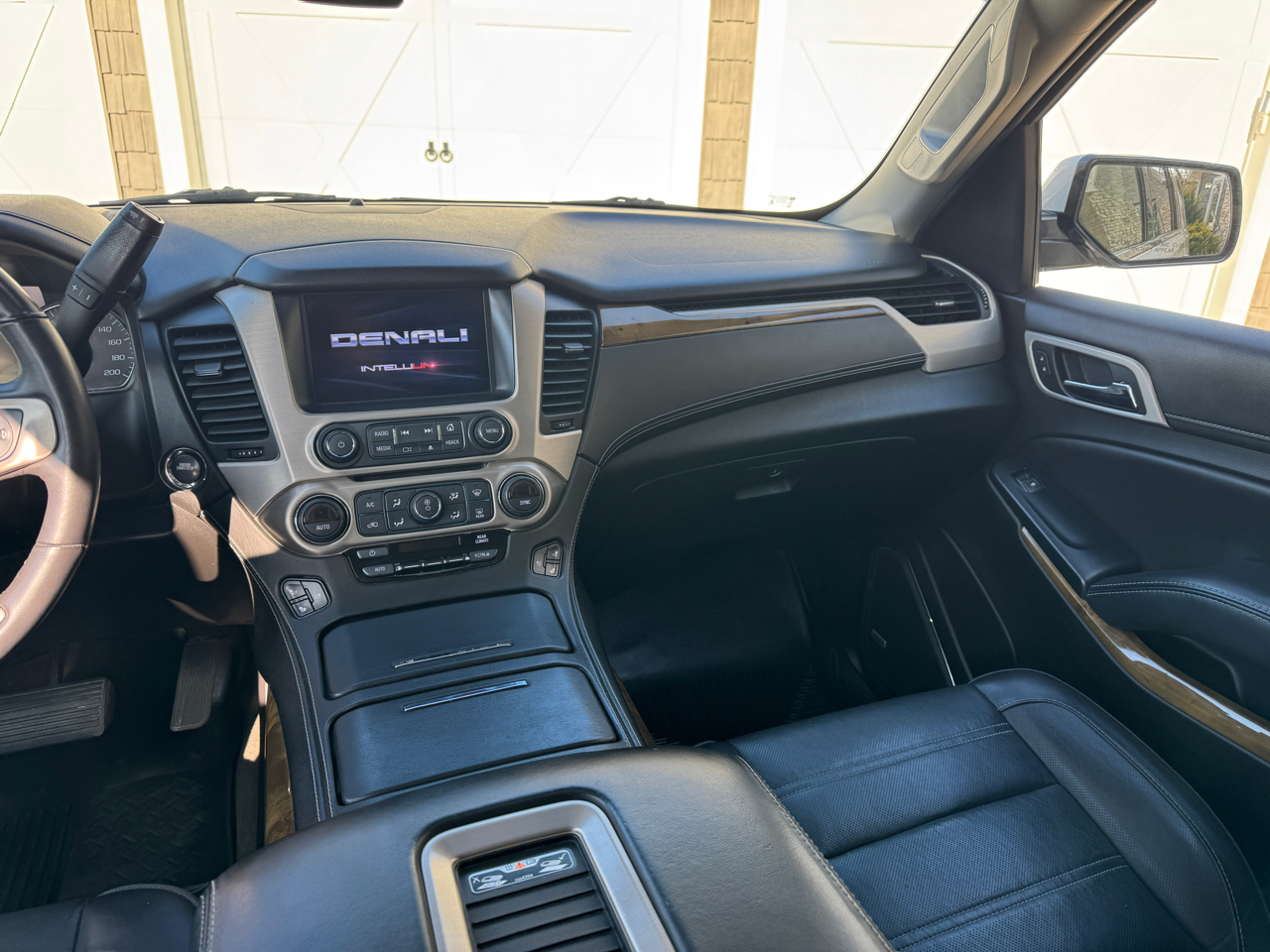 GMC Yukon 4WD 4dr Denali 2017