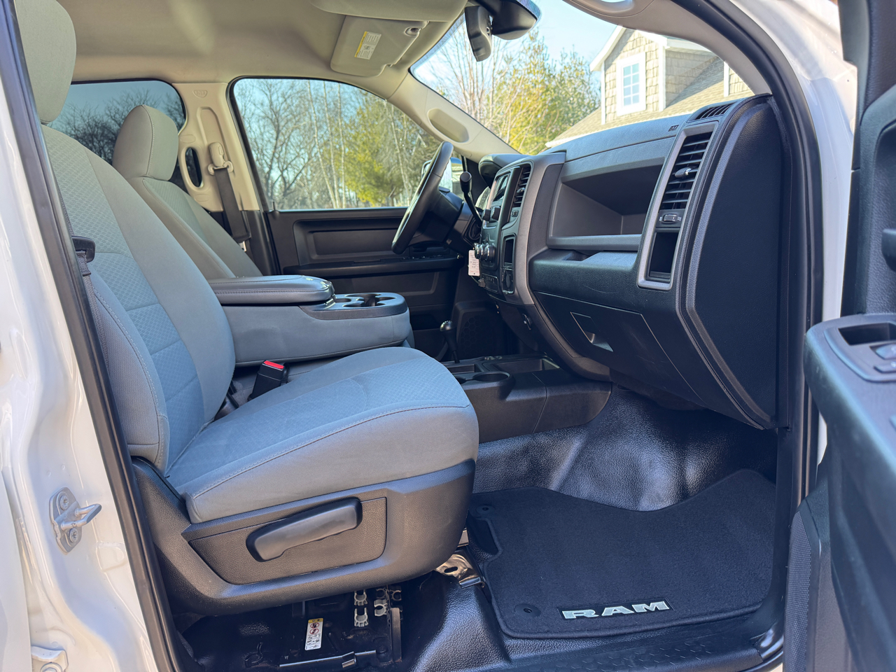 RAM 3500 Tradesman 4x4 Crew Cab 8' Box 2018