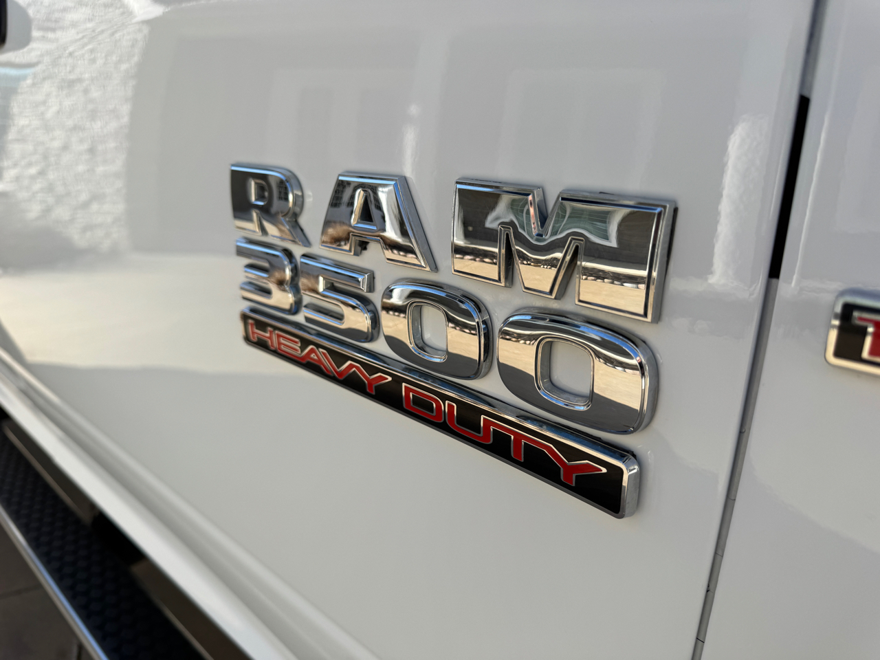 RAM 3500 Tradesman 4x4 Crew Cab 8' Box 2018