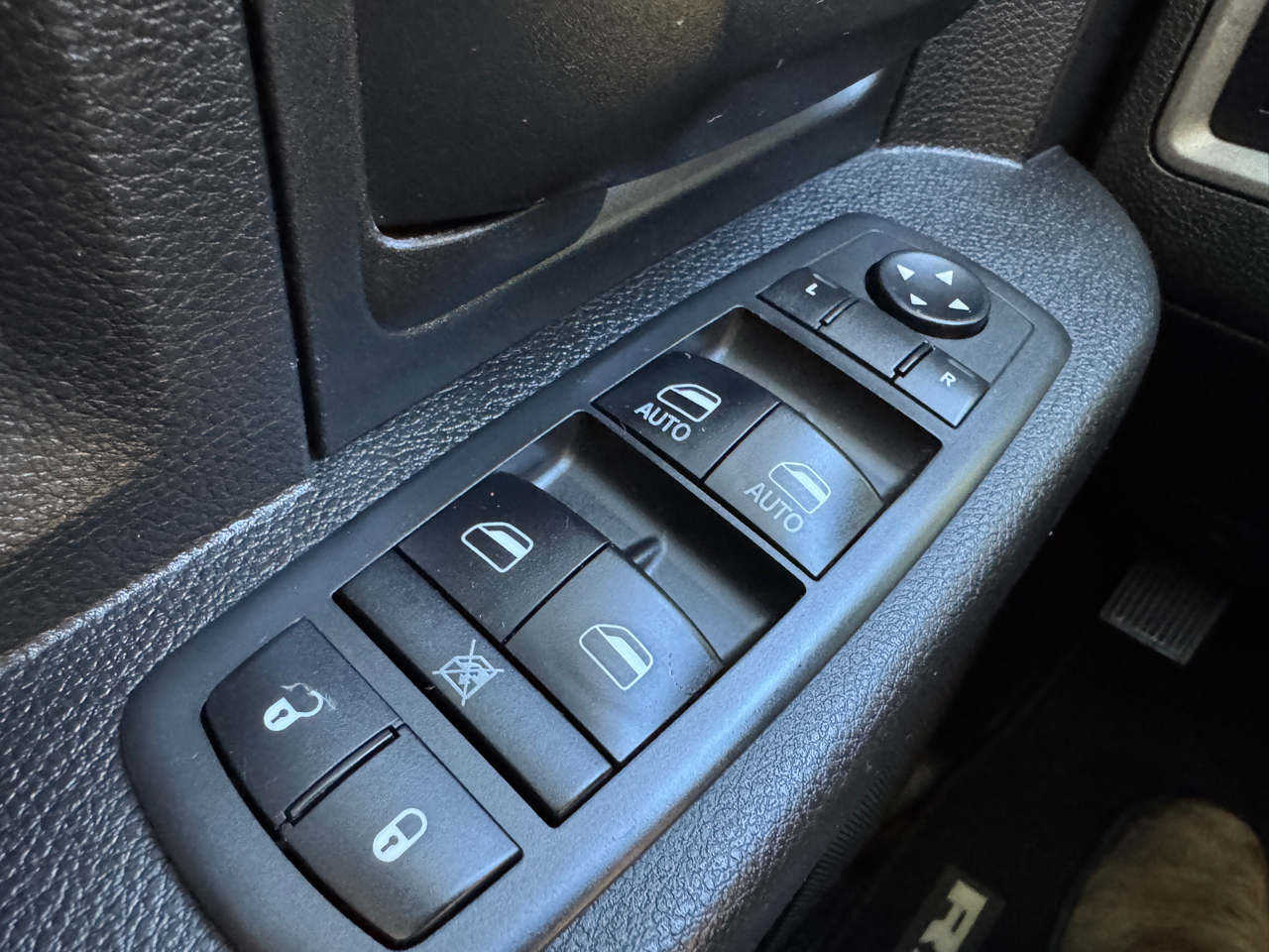 RAM 3500 Tradesman 4x4 Crew Cab 8' Box 2018