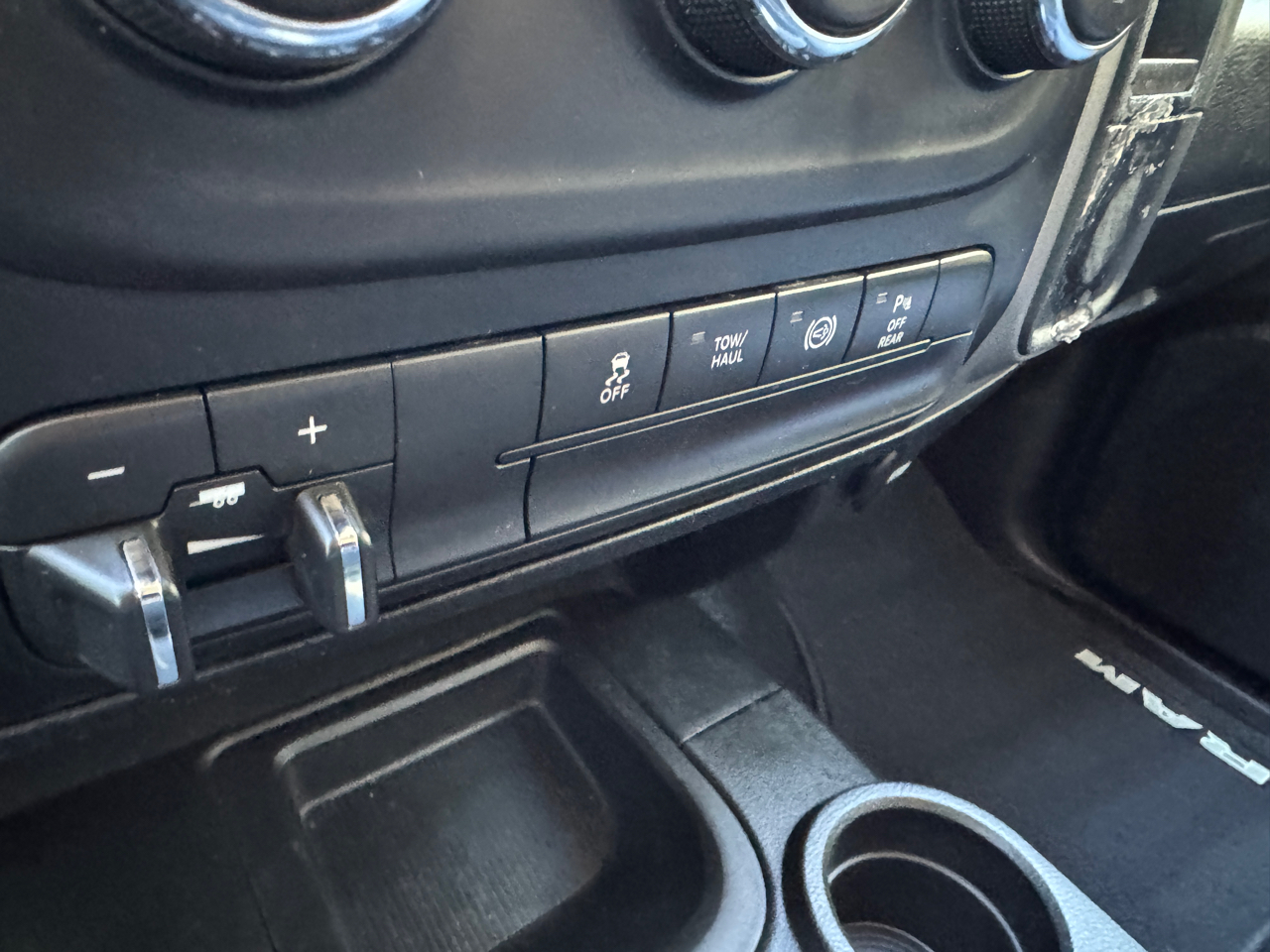 RAM 3500 Tradesman 4x4 Crew Cab 8' Box 2018