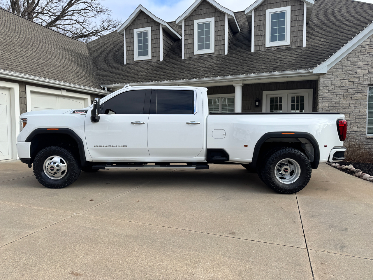GMC Sierra 3500HD 4WD Crew Cab 172" Denali 2022