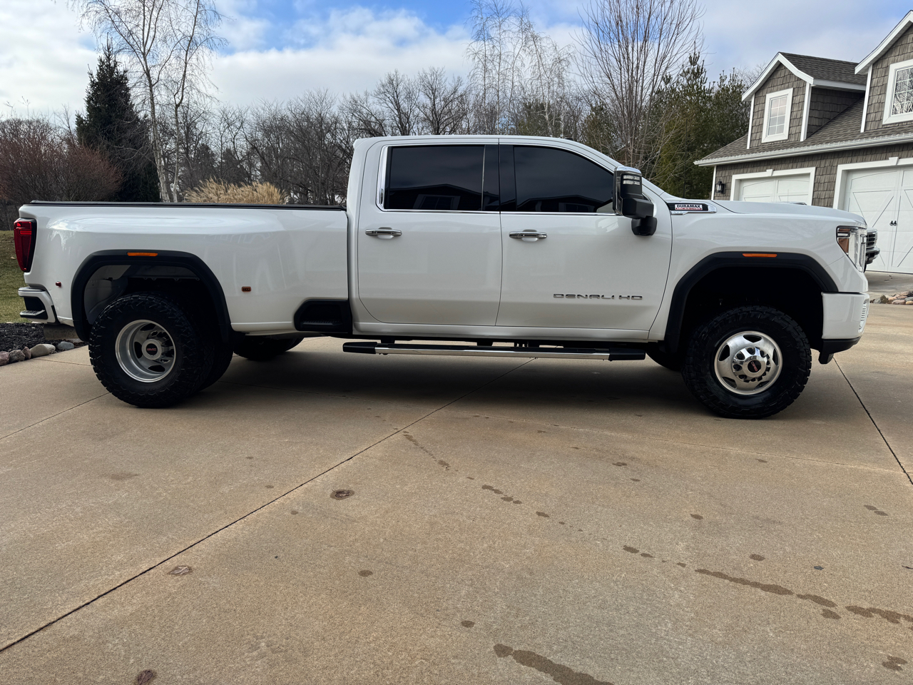 GMC Sierra 3500HD 4WD Crew Cab 172" Denali 2022