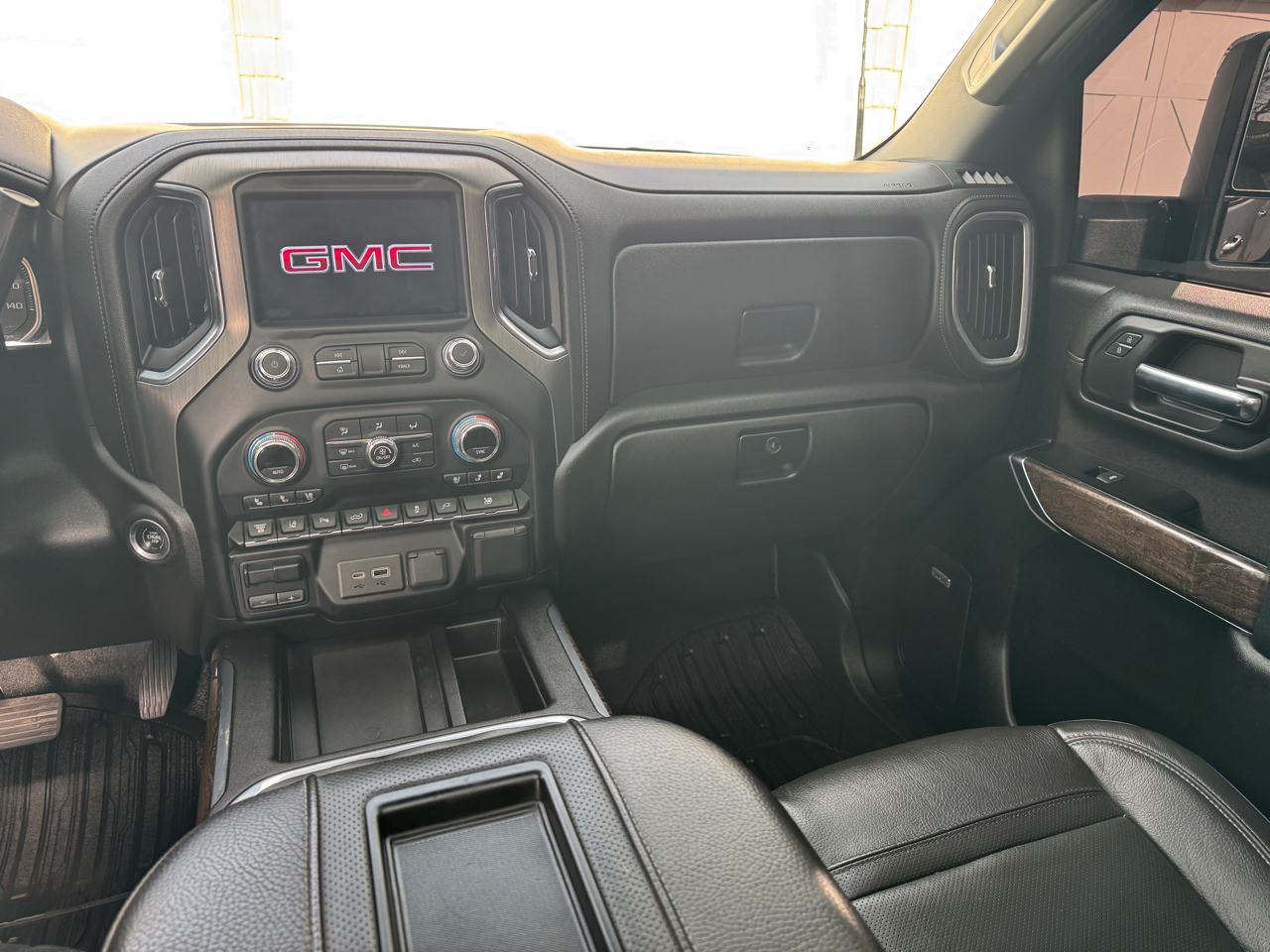 GMC Sierra 3500HD 4WD Crew Cab 172" Denali 2022