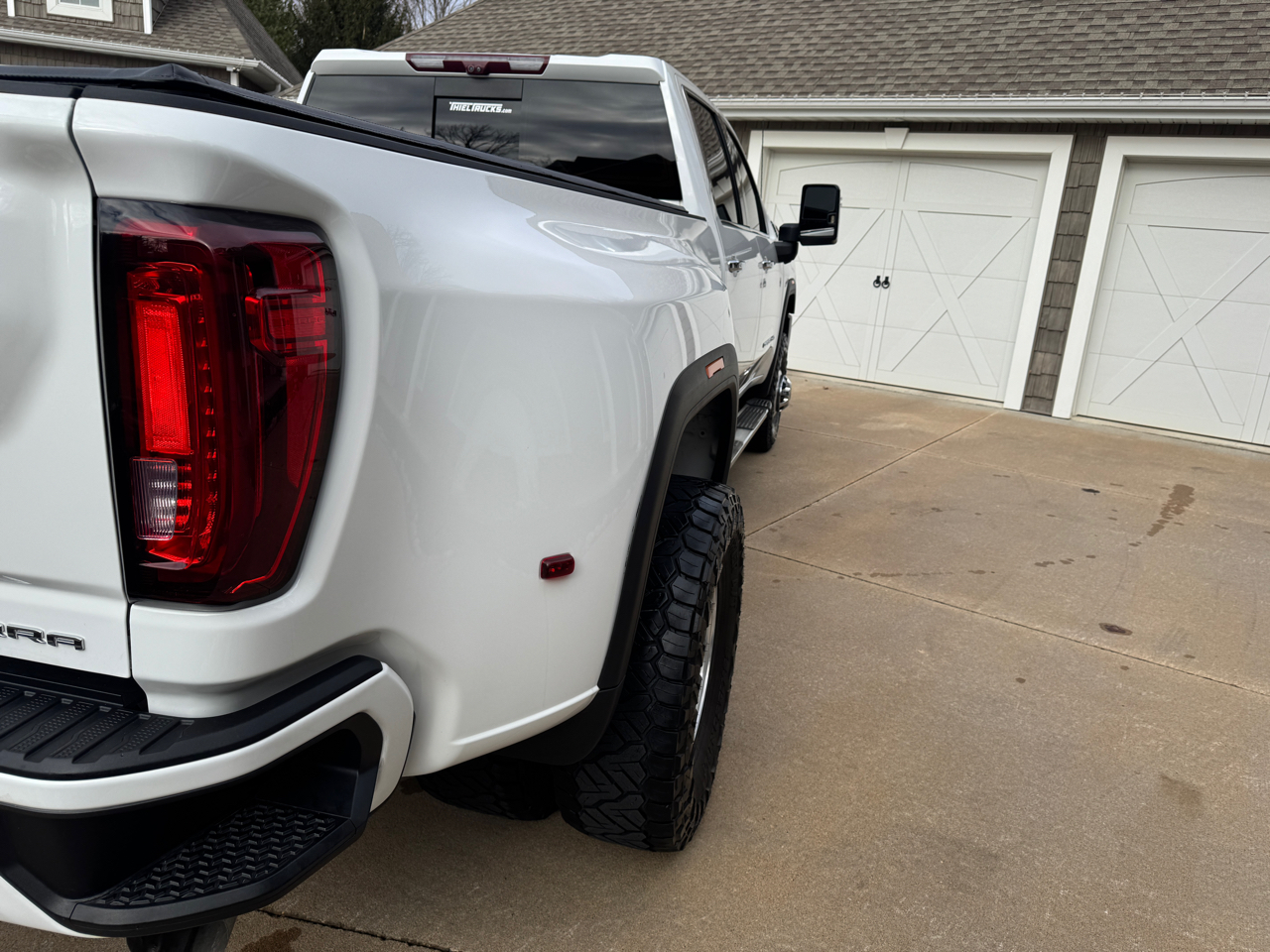 GMC Sierra 3500HD 4WD Crew Cab 172" Denali 2022