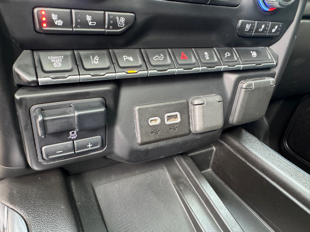 GMC Sierra 3500HD 4WD Crew Cab 172" Denali 2022