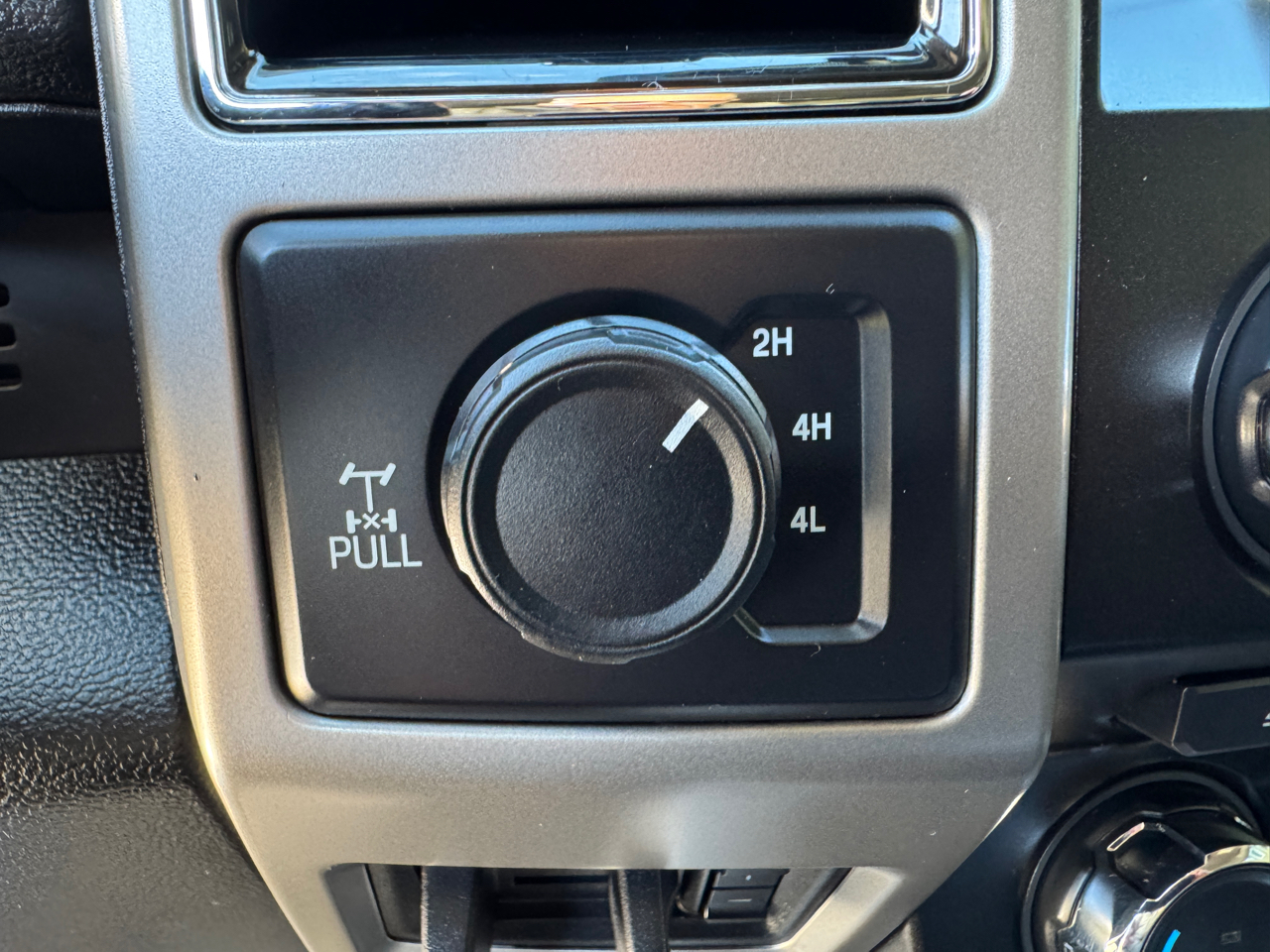 Ford Super Duty F-250 SRW Lariat 4WD Crew Cab 6.75' Box 2018