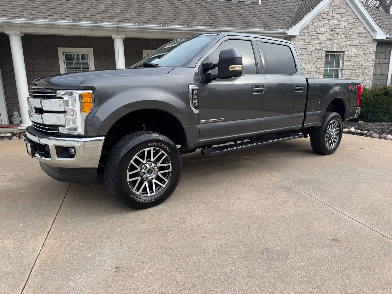 Ford Super Duty F-350 SRW Lariat 4WD Crew Cab 6.75' Box 2017