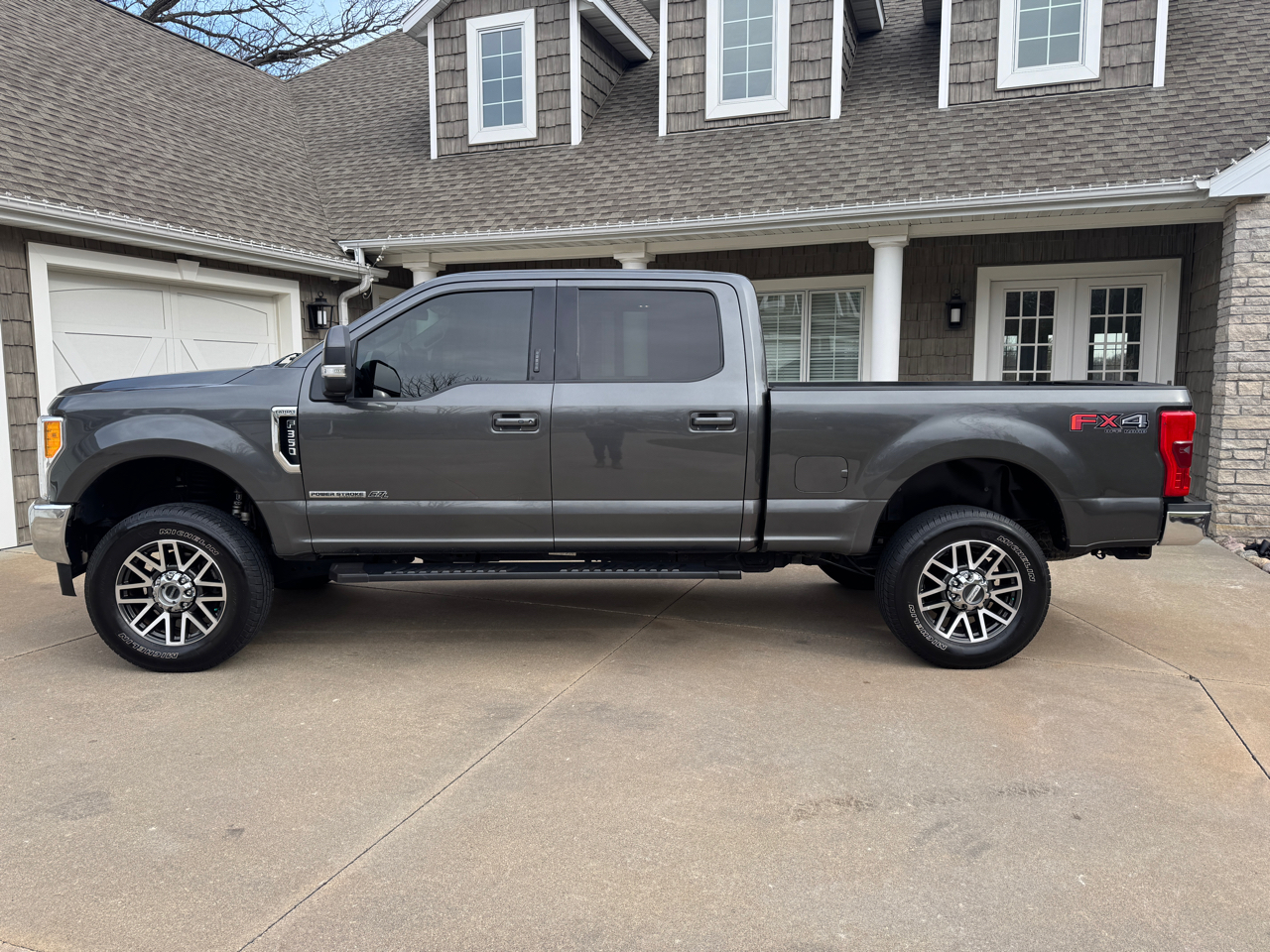 Ford Super Duty F-350 SRW Lariat 4WD Crew Cab 6.75' Box 2017