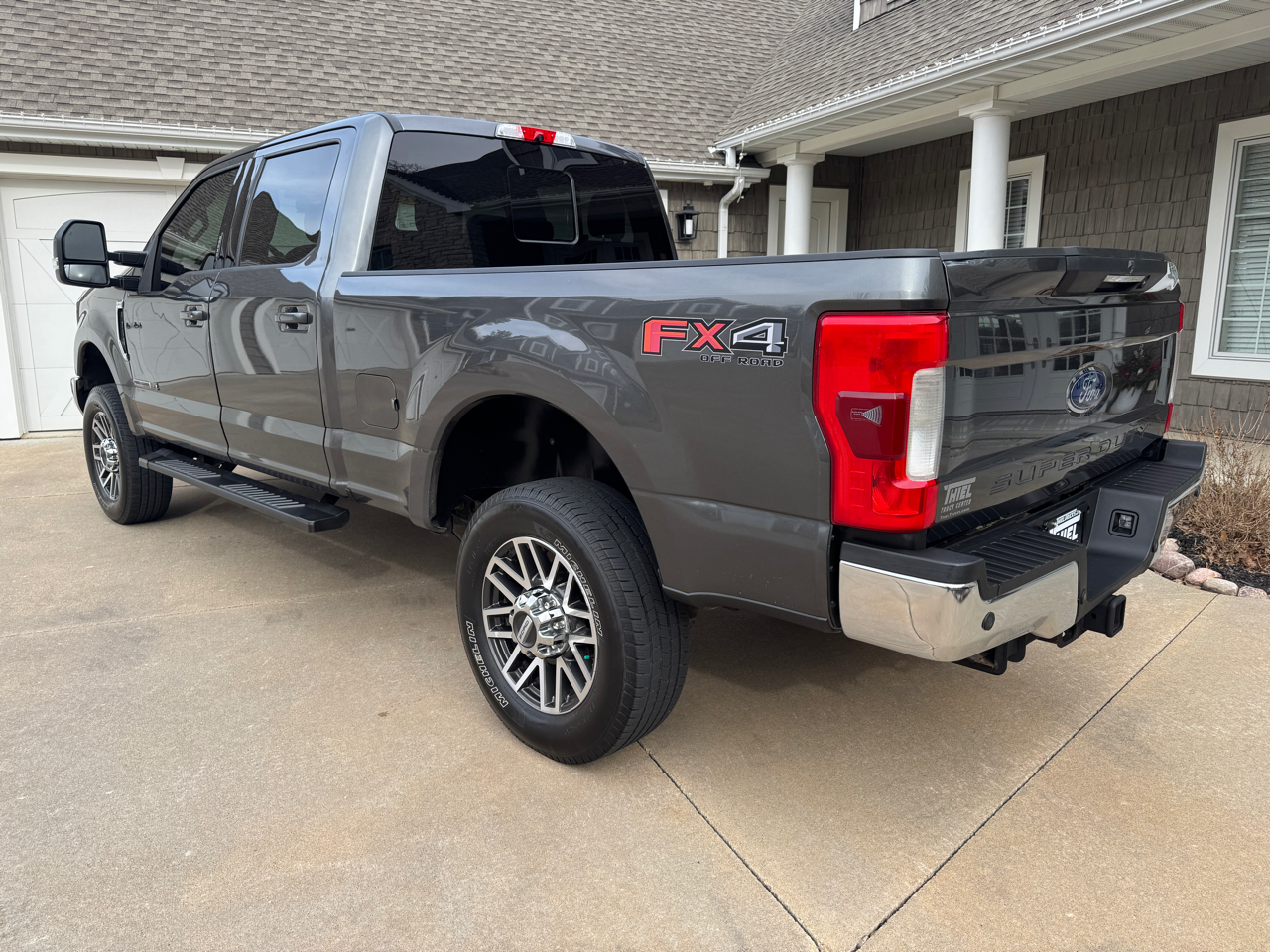 Ford Super Duty F-350 SRW Lariat 4WD Crew Cab 6.75' Box 2017