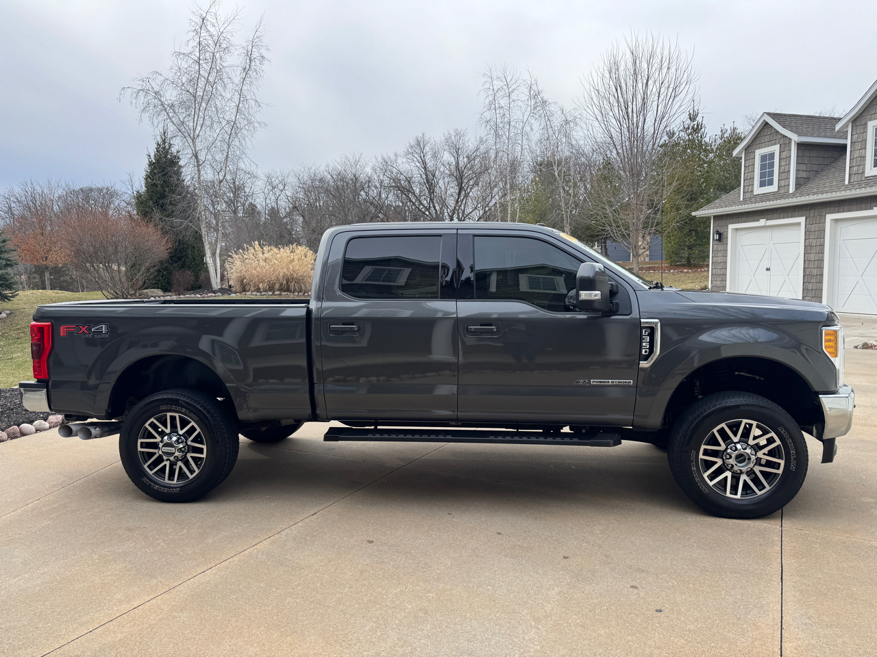 Ford Super Duty F-350 SRW Lariat 4WD Crew Cab 6.75' Box 2017