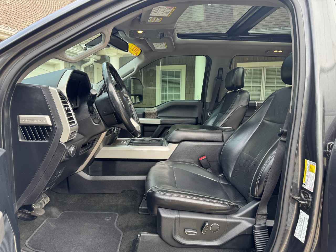 Ford Super Duty F-350 SRW Lariat 4WD Crew Cab 6.75' Box 2017
