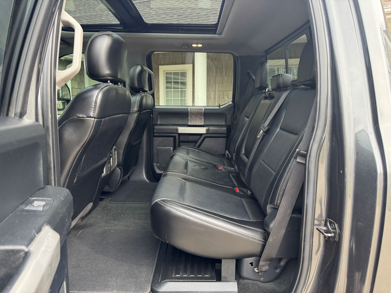 Ford Super Duty F-350 SRW Lariat 4WD Crew Cab 6.75' Box 2017